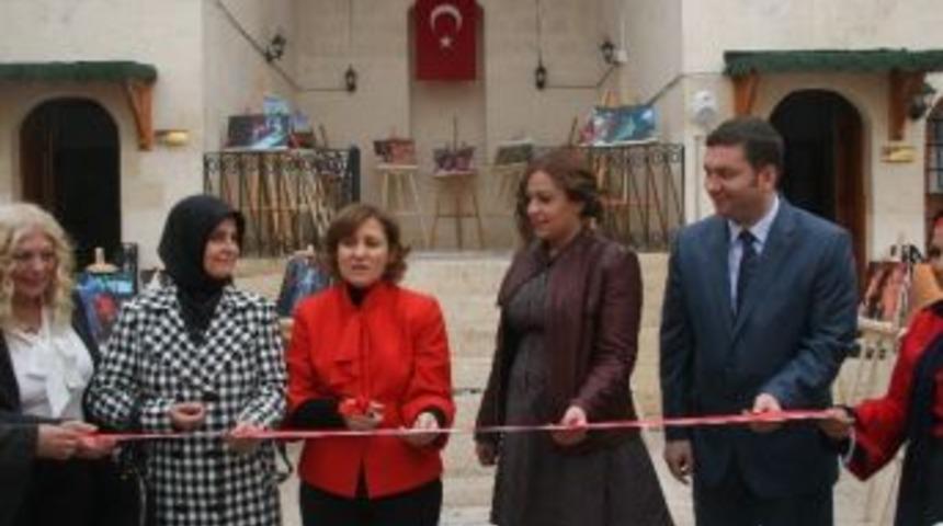 &lsquo;&ccedil;er&ccedil;eveler&rsquo; İsimli Kadın Ve &Ccedil;ocuk Temalı Fotoğraf Sergisi A&ccedil;ıldı