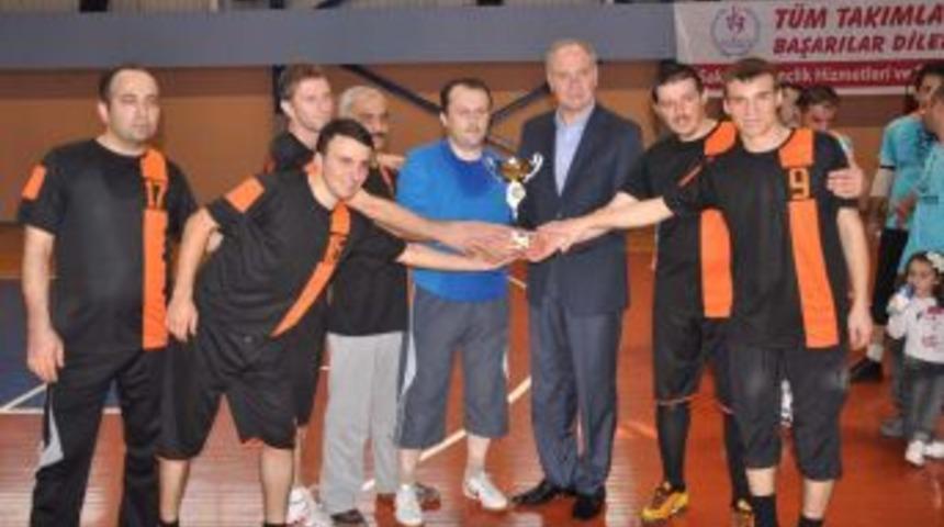 Öğretmenler Voleybol Turnuvası’nda Fatih Koleji Şampiyon Oldu