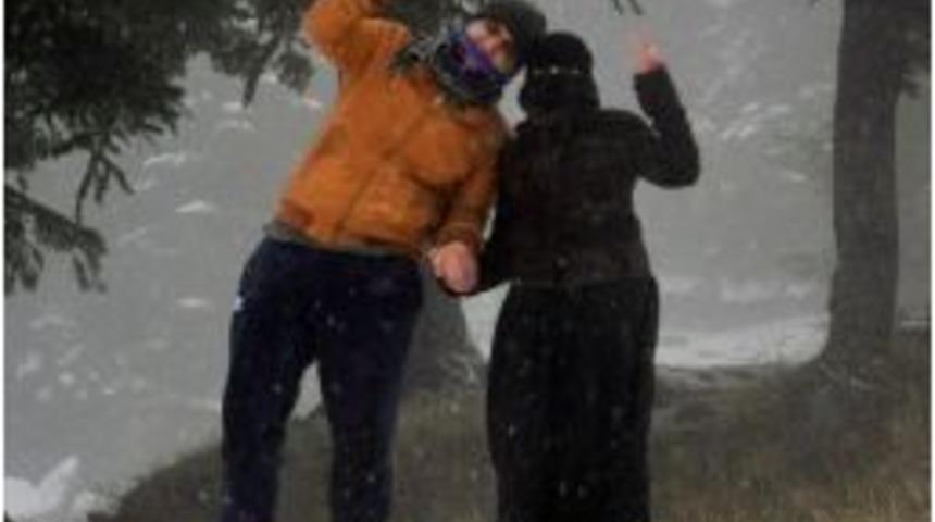 Uludağ'a Erken Yağan Kar Arapları Şaşırttı