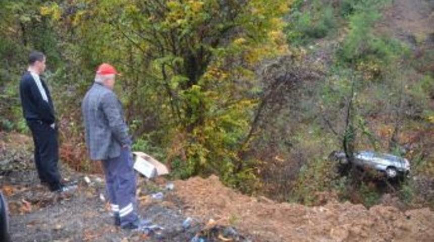 Virajı Alamayan Otomobil U&ccedil;uruma Yuvarlandı