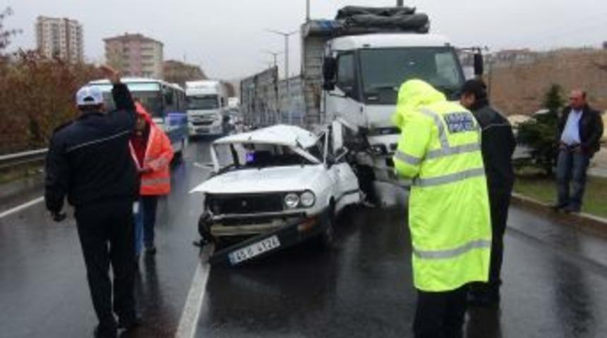 Uşak'ta Trafik Kazası: 4 Yaralı