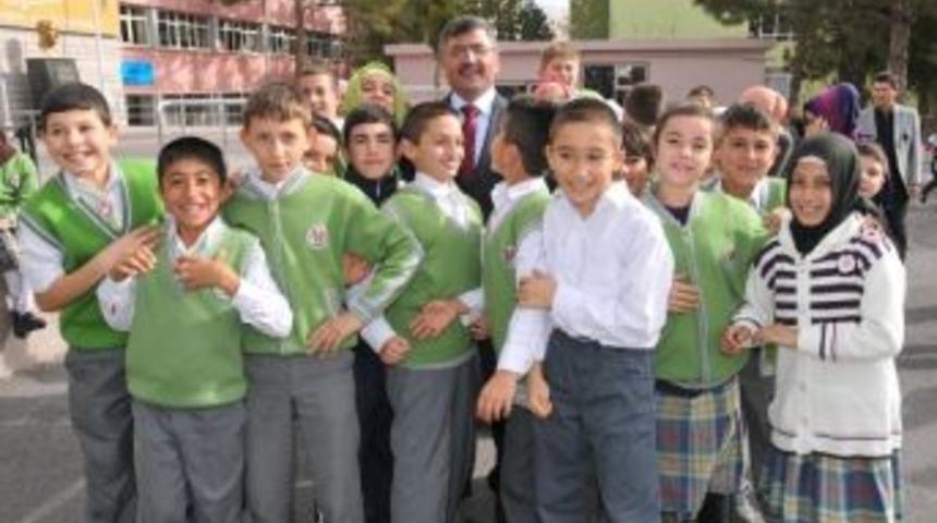 &Ccedil;ocuklardan Belediye Başkanı Akdoğan&rsquo;a Sevgi Seli