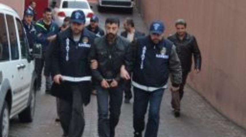 2 Kişiyi Gasp Eden 3 Şahıs Yakalandı