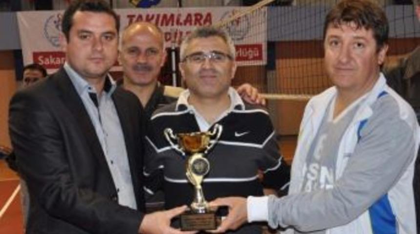 &Ouml;ğretmenler, Voleybol Turnuvasında Ter D&ouml;kt&uuml;