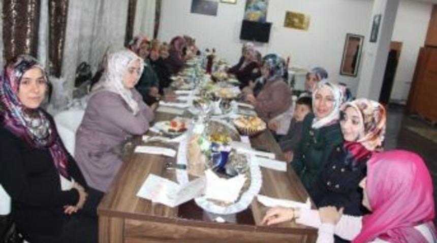 Kur&rsquo;an Kursu &Ouml;ğreticileri Akşam Yemeğinde Buluştu