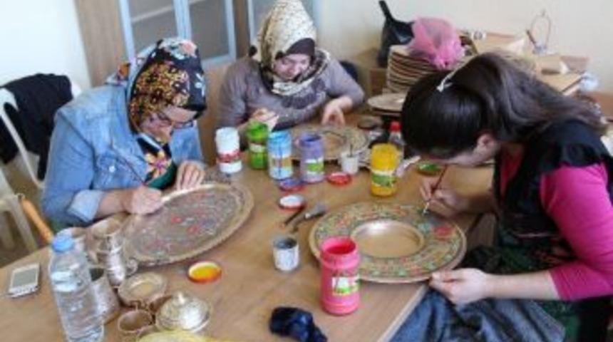 Samsat&rsquo;ta Bakırcılık Bayanlara İş Alanı Oldu