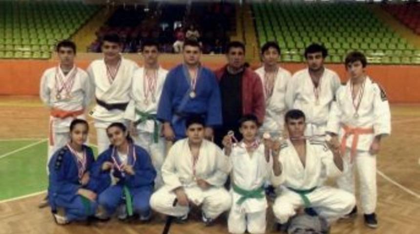 Judo Şampiyonasında Malatyalı Sporcular Takım Halinde Birinci Oldu