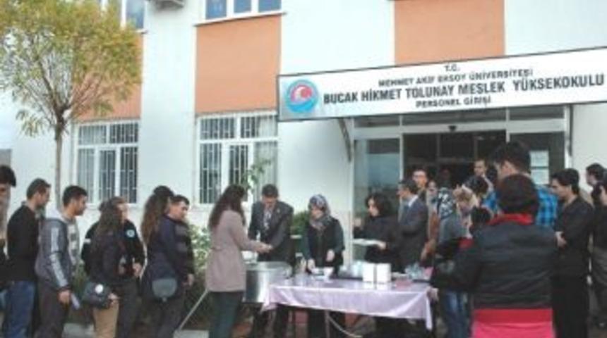 Rekt&ouml;r Saatcı &Ouml;ğrencilerle Aşure G&uuml;n&uuml;nde Bir Araya Geldi