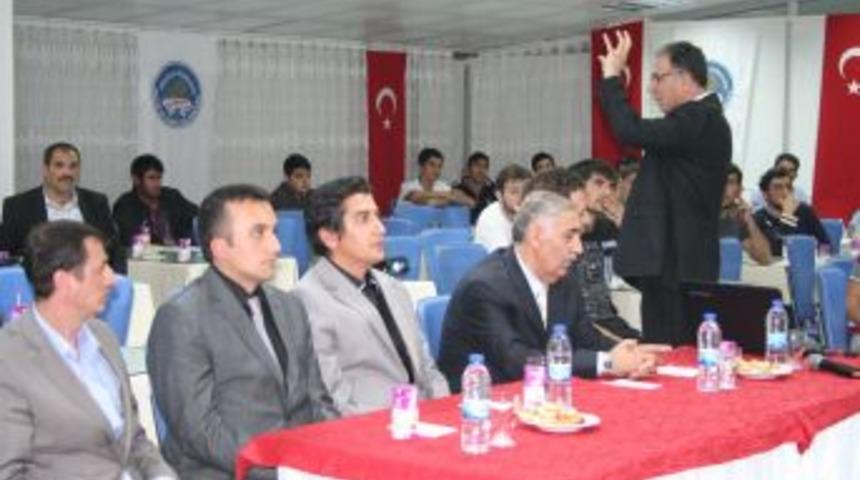 &Ouml;ğrencilere Y&ouml;nelik 'Sosyal Medyayı Y&ouml;netmek' Konferansı