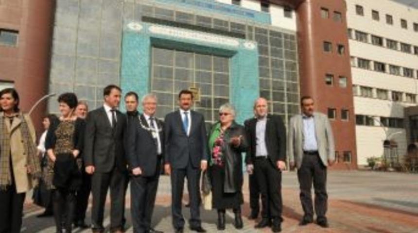 İsko&ccedil;ya Stirling Belediyesinden Ke&ccedil;i&ouml;ren&rsquo;e Kardeş Ziyareti