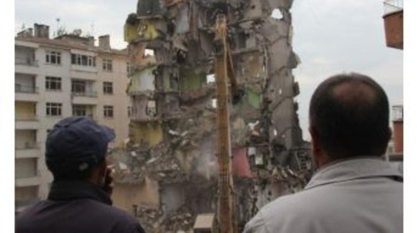 Rte&uuml; Sağlık Kamp&uuml;s&uuml; İ&ccedil;in Yıkımlar Başladı