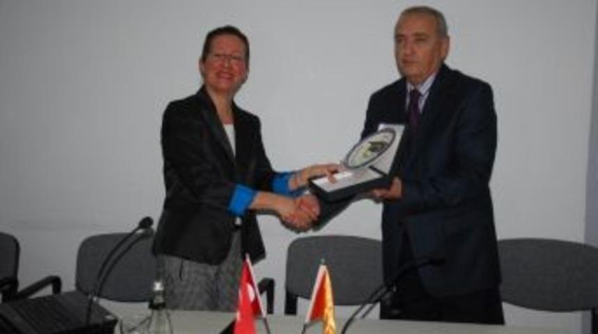 Nk&uuml;'de Bitki Islahında Molek&uuml;ler Mark&ouml;rlerin Kullanımı Konulu Seminer