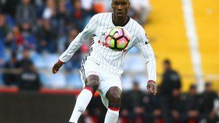 Göztepe Atiba Hutchinson ile temasa geçti!