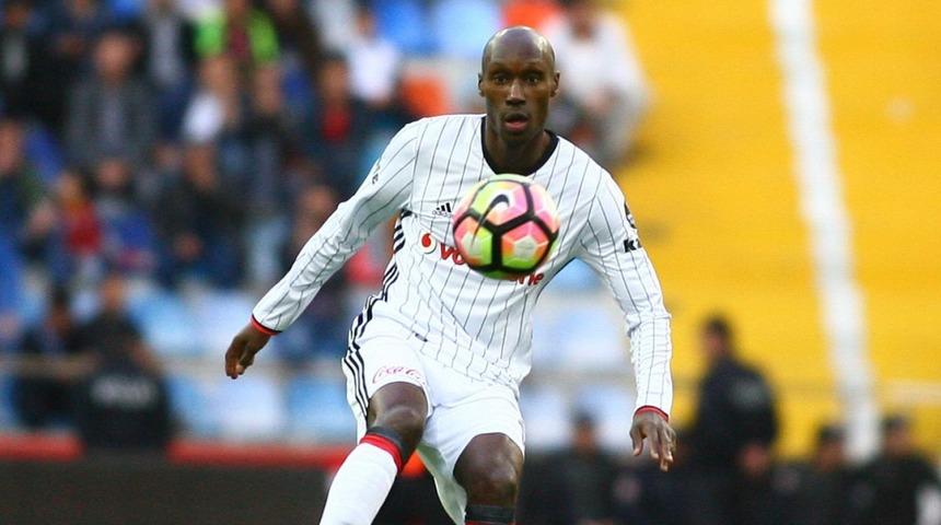 Göztepe Atiba Hutchinson ile temasa geçti!