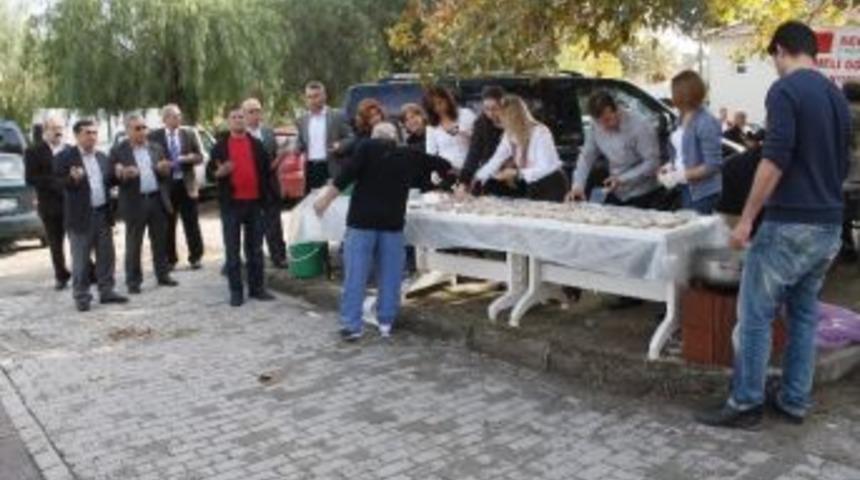 Göçmenler Derneğinin Aşure Gününe Büyük İlgi