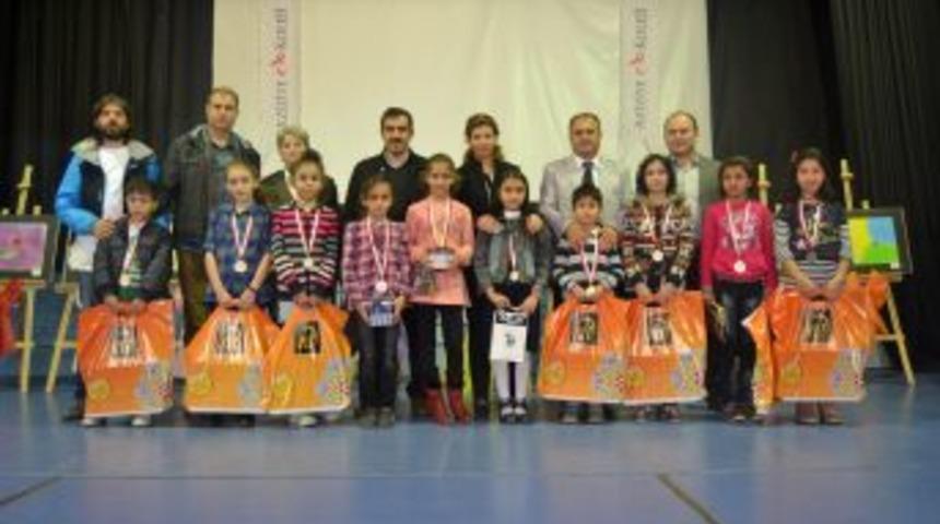 Minik &Ouml;ğrenciler Aziziye Koleji'nde En G&uuml;zel Resim I&ccedil;in Yarıştı