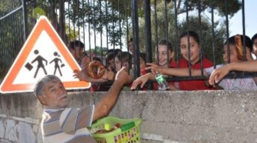 Teneff&uuml;ste &Ouml;ğrencilere Bakkaldan Kantin Hizmeti