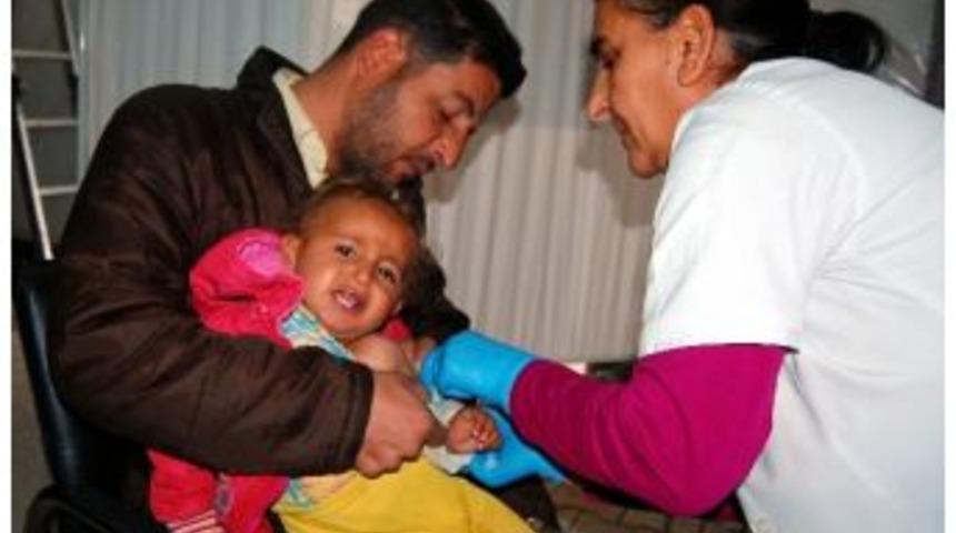 &Ccedil;adır Kentteki &Ccedil;ocuklar Salgın Riskine Karşı Aşılanıyor