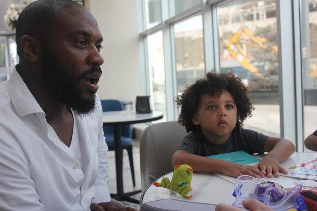 Amerikalı baba acil ameliyata girdi, çocuklarına Türk doktor sahip çıktı