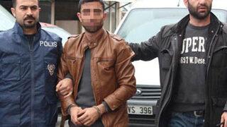 Eşinin boğazını kesti, polisi aradı