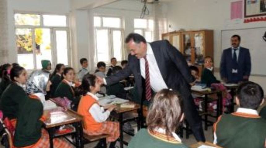 Emniyet M&uuml;d&uuml;r&uuml; Salmaner&rsquo;den &Ouml;ğrencilere İadeyi Ziyaret