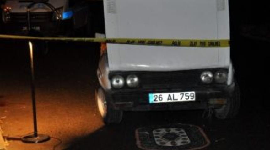 Aracını Tamir Ederken Av T&uuml;feğiyle Vuruldu