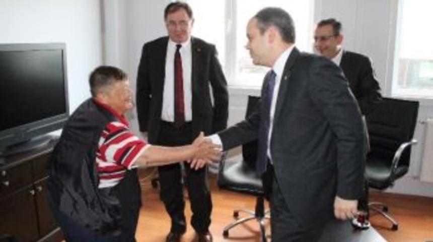 &Ccedil;ağatay Kılı&ccedil;&rsquo;tan Huzurevi Ziyareti