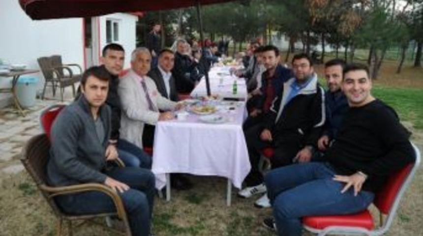 Hakemlere Mangal Partisi