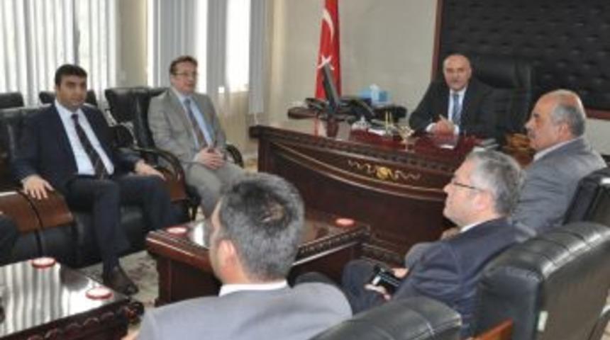 Vali, BDP&rsquo;li Belediyeyi Ziyaret Etti