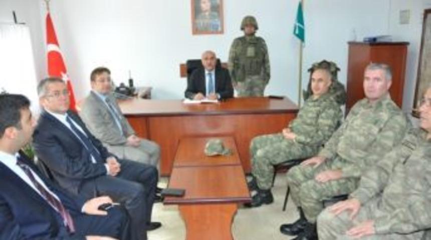 Vali Hasan İpek, Askeri &Uuml;sleri Ziyaret Etti