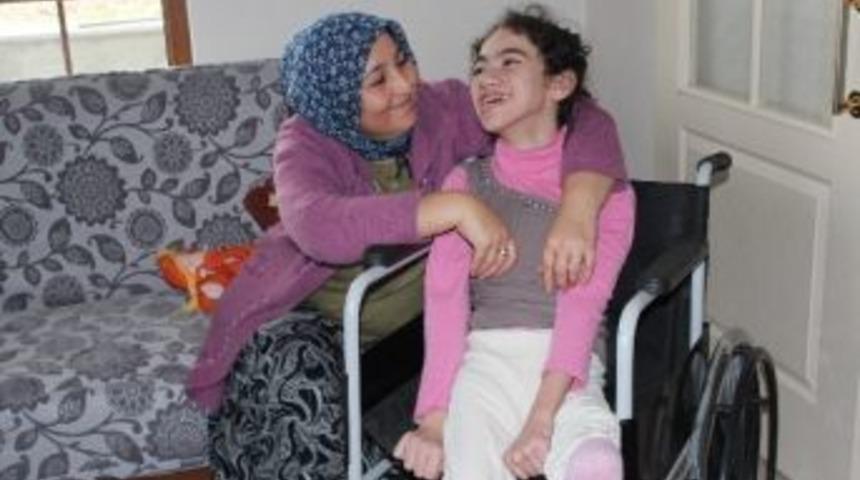 Esnafın topladığı mavi kapaklar iki engelli &ccedil;ocuğa umut oldu