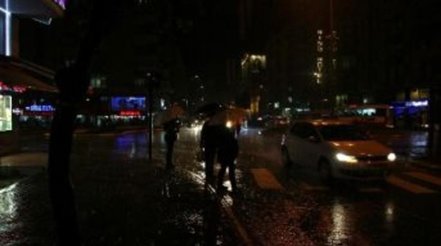 Yağmur Turizm Kenti Antalya&rsquo;yı Esir Aldı