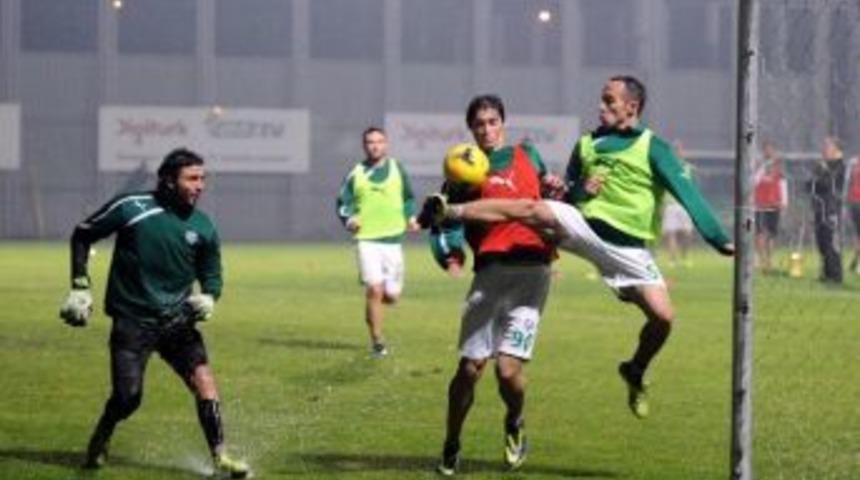 Bursaspor Yağmur Altında &Ccedil;alıştı
