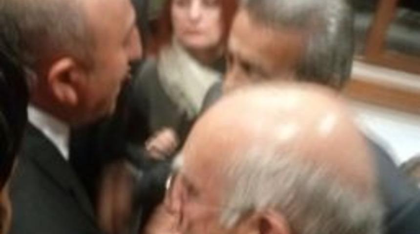 Japonya Milli G&uuml;n&uuml; Resepsiyonunda Kamer Gen&ccedil; Gerginliği