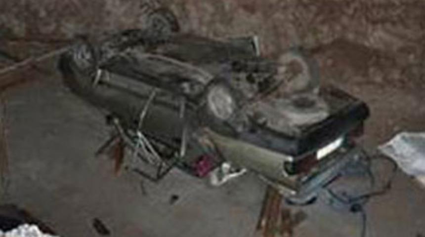 Otomobil kavşak inşaatına u&ccedil;tu: 2 &ouml;l&uuml;