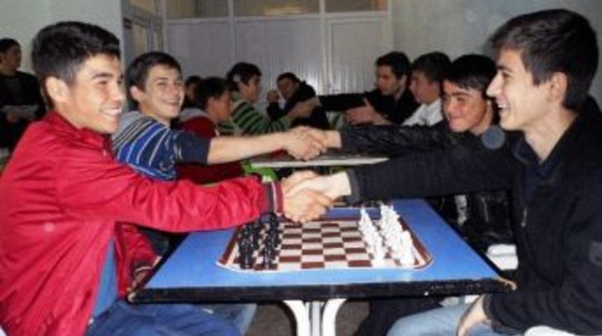 G&uuml;m&uuml;şhane&rsquo;de Fetih Nesli Satran&ccedil; Turnuvası Yapıldı