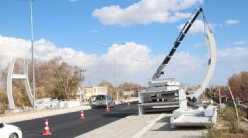 Adilcevaz&rsquo;da &Uuml;st Ge&ccedil;it Ve Trafik Işıkları Yapım &Ccedil;alışması