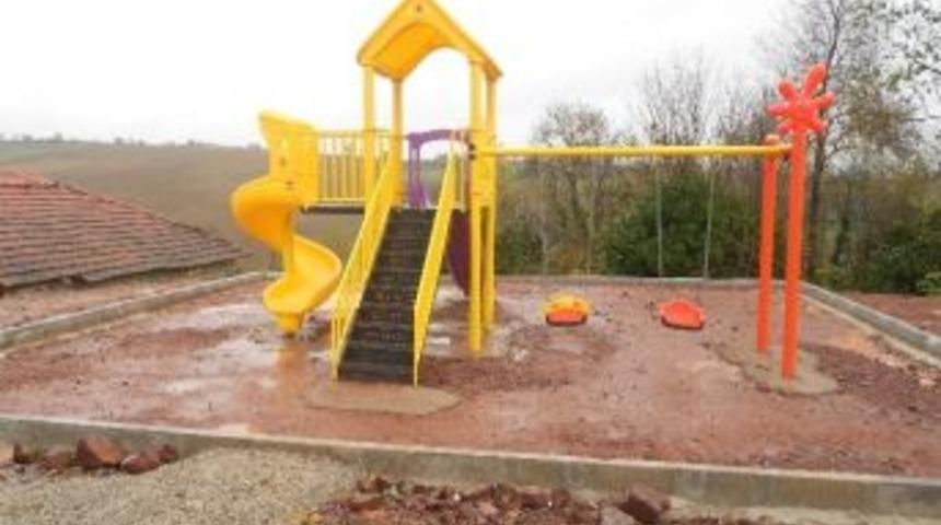 Bağlıca K&ouml;y&uuml;&rsquo;ne Oyun Alanı Yapıldı