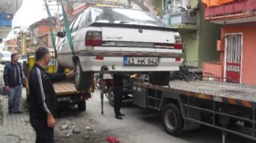 İzmit, Hurda Ara&ccedil;lardan Temizleniyor