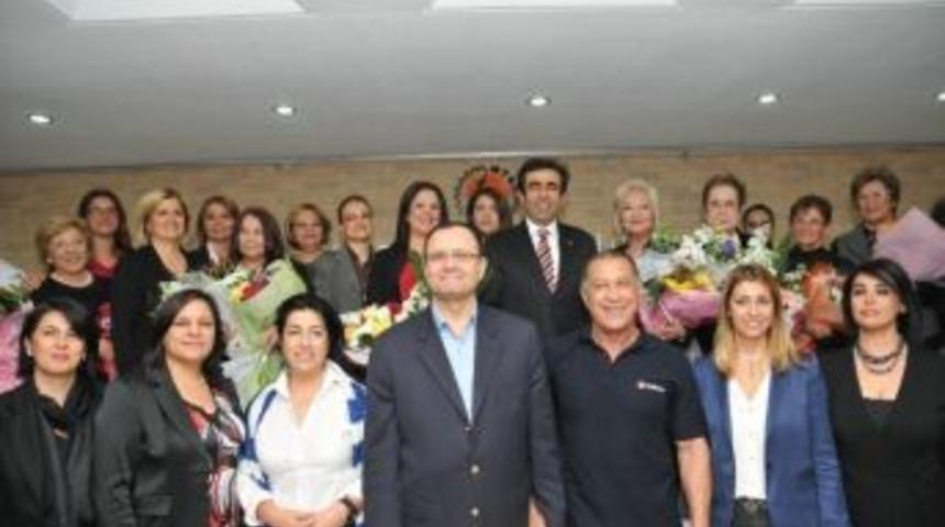 Başarılı İş Kadınları Plaketle Onurlandırıldı