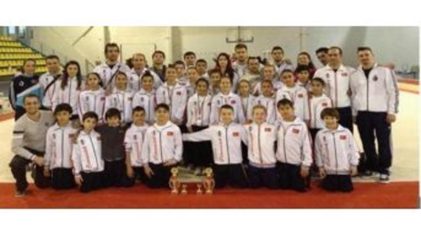 Hasan Bulgaristan 'dan G&uuml;m&uuml;ş Madalya İle D&ouml;nd&uuml;