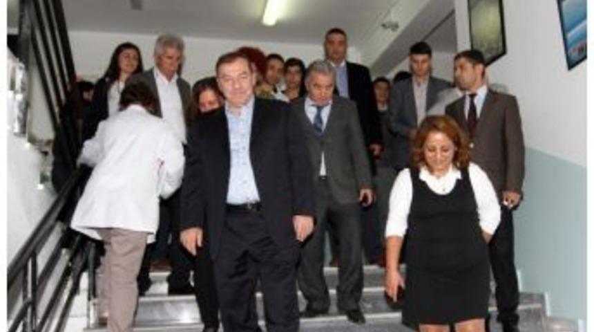 Kadıoğlu, Okul Ziyaretleri İle Eğitimi Elden Bırakmıyor