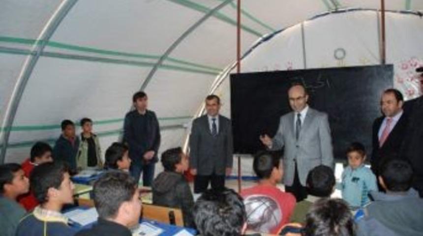 Vali Demirtaş, Suriyeli &Ouml;ğrencilerle Buluştu