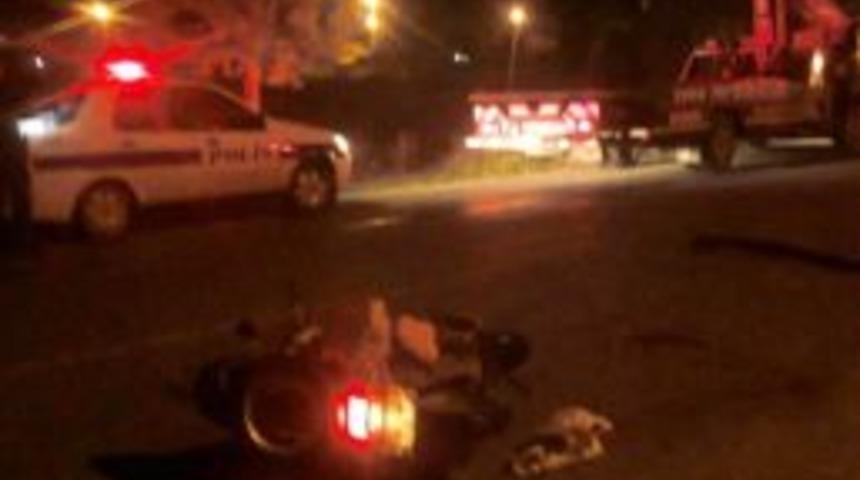 Motosiklet S&uuml;r&uuml;c&uuml;s&uuml; Yayaya &Ccedil;arptı: 2 Yaralı