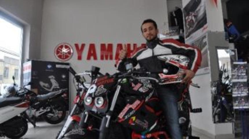 Motosiklet&ccedil;i Cengiz Alga&ccedil;, Şov Se&ccedil;meleri Hazırlıklarını S&uuml;rd&uuml;r&uuml;yor