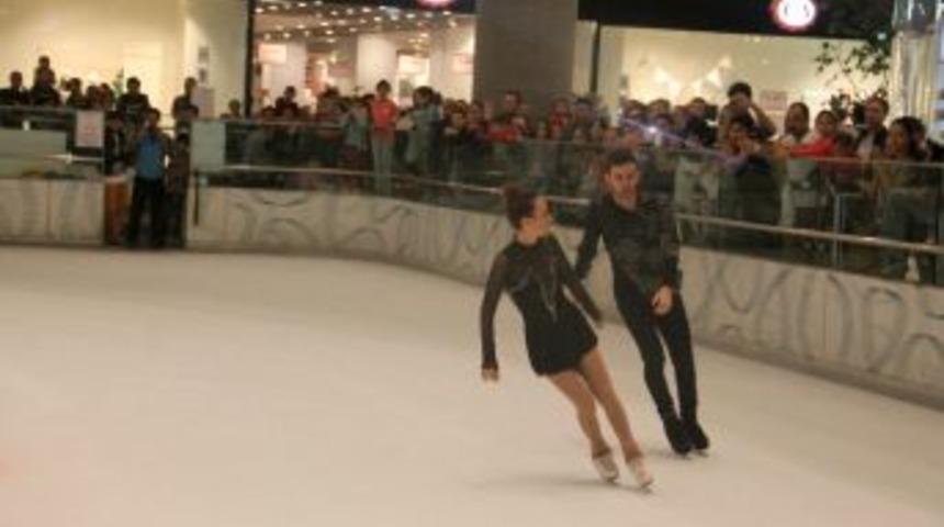 Buz Pistinde Nefes Kesen G&ouml;steri