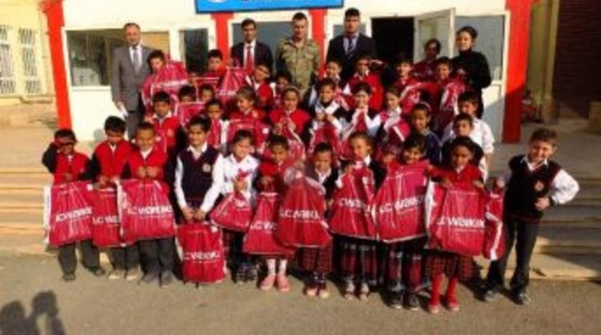 Harran&rsquo;da 700 &Ouml;ğrenci Giydirildi