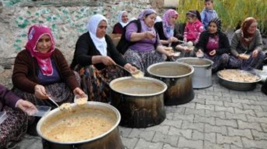 Erdemli'de &ldquo;geleneksel Aşure&rdquo; Etkinliği