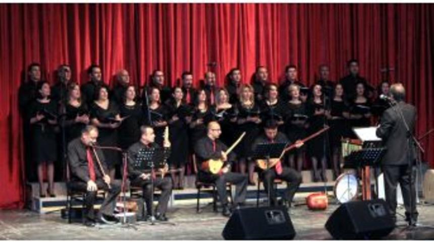 &Ouml;ğretmenler Korosu Ilk Konseriyle Beğeni Topladı