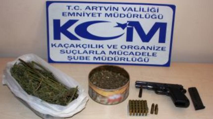 Artvin'de Ka&ccedil;ak Sigara Ve Silah Operasyonu